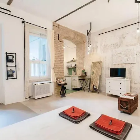 Little Corner At The Historic Jewish District With Ac *