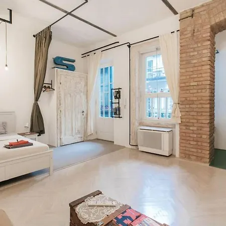 Little Corner At The Historic Jewish District With Ac