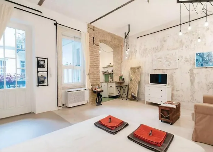 Little Corner At The Historic Jewish District With Ac *